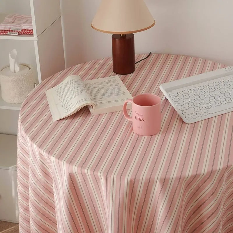 Les Tendances Couleurs des Nappes pour 2025 : Comment Habiller Votre Table avec Style