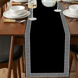 Chemin de Table Noir au Design Géométrique