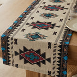chemin de table sur une table en bois