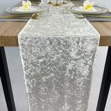Chemin de Table Argenté Élégant et Décoratif