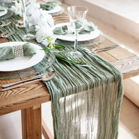 Chemin de Table en Gaze Vert Sauge Effet Froissé – 90 × 300 cm