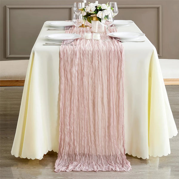 Chemin de table rose de Pâques fleuri, Lapins et tasses, centré sur