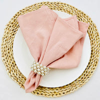 Lot de 4 Serviettes de Table en Coton dans une assiette