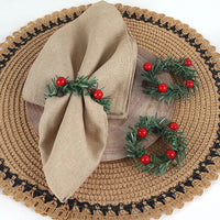 ROND DE SERVIETTE DE NOEL SUR UNE SERVIETTE BEIGE 
