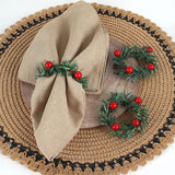 ROND DE SERVIETTE DE NOEL SUR UNE SERVIETTE BEIGE 