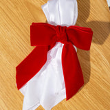 Lot de 8 Ronds de Serviette Rouges de Noël sur une serviette blanche