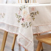 Nappe Blanche Sophistiquée à Motif Floral