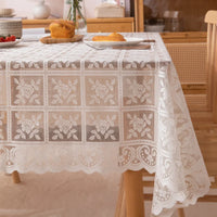 Nappe Carrée Beige en Dentelle Ajourée