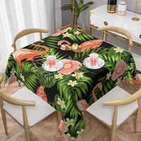 Nappe Carree Motif Palmier et Flamant Rose, de couleur verte et rose, dans une salle à manger.