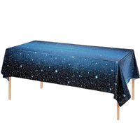 Nappe Jetable Rectangulaire Imprimé Ciel Étoilé sur une table sur fond blanc