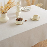 Nappe en Lin au Design Sobre et Épuré sur une table