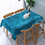 Nappe de Table en Plastique Effet Océan, de couleur bleu, dans une salle à manger.