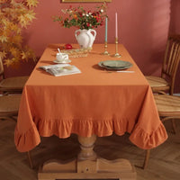 Nappe de table rectangulaire orange en coton sur une table