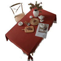 Nappe de Table Rouge avec Dentelle sur fond blanc