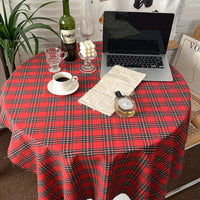 Nappe table rouge de Noël à carreaux sur une table