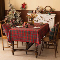 Nappe table rouge et rectangulaire de Noël sur une table