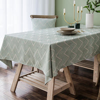 Nappe verte élégante au style épuré sur une table