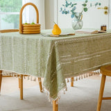 Nappe verte rectangulaire chic et durable sur une table en bois