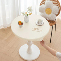 Sous Nappe Ronde et Imperméable avec Élastique sur une table avec des fruits, des fleurs et une tasse